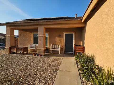 208 Bautista Ct, Arvin, CA 93203 photo 3
