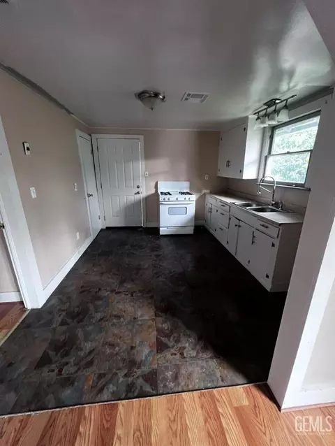 418 Jackson St, Taft, CA 93268 photo 9