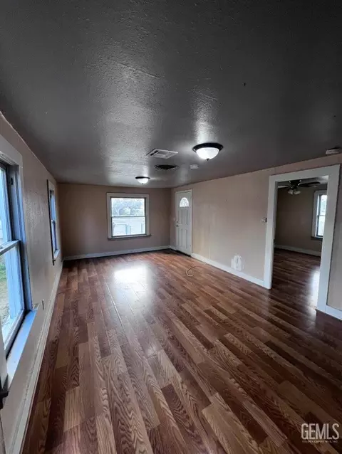 418 Jackson St, Taft, CA 93268 photo 5