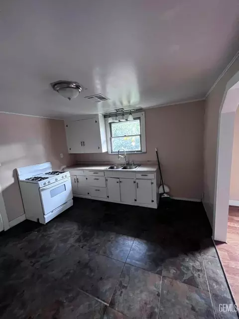 418 Jackson St, Taft, CA 93268 photo 11