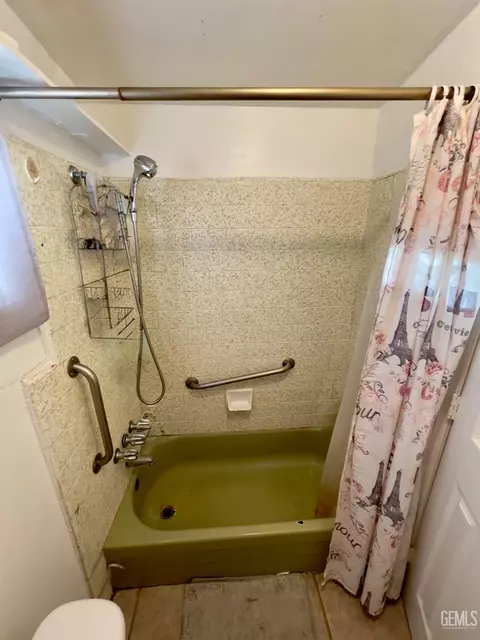 Bath - 232 E Marengo Ave, Shafter, CA 93263 photo 2 of 2