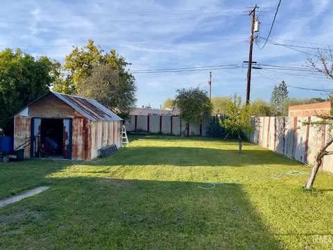 Exterior - 232 E Marengo Ave, Shafter, CA 93263 photo 3 of 3