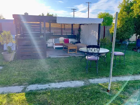 Exterior - 232 E Marengo Ave, Shafter, CA 93263 photo 2 of 3