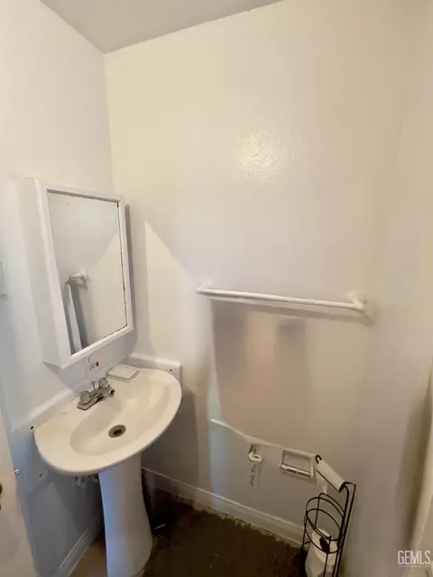 Bath - 232 E Marengo Ave, Shafter, CA 93263 photo 1 of 2
