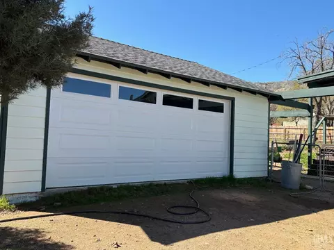 3613 Mccray Rd, Mountain Mesa, CA 93240 photo 2