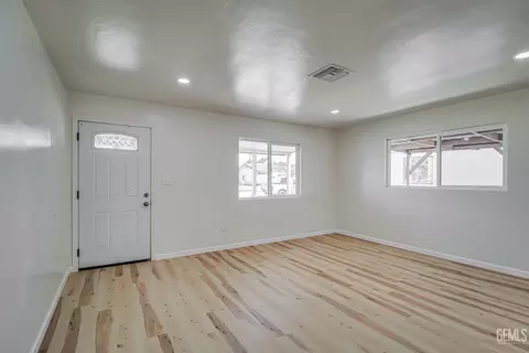 Living - 425 Milo Ave, Buttonwillow, CA 93206 photo 1 of 4