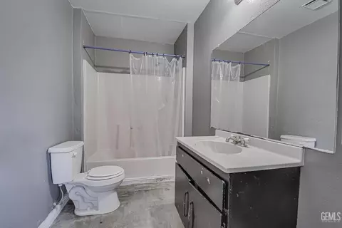 Bath - 425 Milo Ave, Buttonwillow, CA 93206 photo 2 of 2