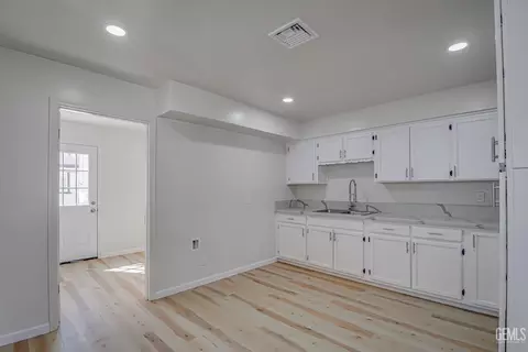 Entry Way - 425 Milo Ave, Buttonwillow, CA 93206 photo 1 of 1