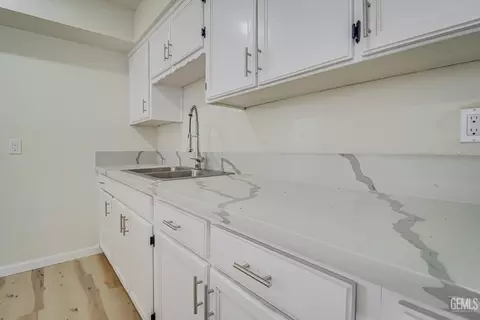 Kitchen - 425 Milo Ave, Buttonwillow, CA 93206 photo 1 of 4