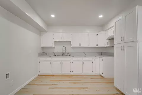 Kitchen - 425 Milo Ave, Buttonwillow, CA 93206 photo 2 of 4