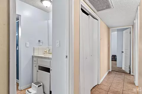 Entry Way - 2601 Eissler Ct, Bakersfield, CA 93306 photo 5 of 5