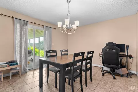 Dining - 2601 Eissler Ct, Bakersfield, CA 93306 photo 3 of 4