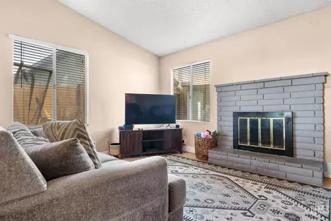Living - 2601 Eissler Ct, Bakersfield, CA 93306 photo 2 of 3