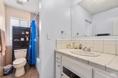 Bath - 2601 Eissler Ct, Bakersfield, CA 93306 photo 3 of 3