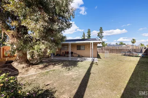 Exterior - 2601 Eissler Ct, Bakersfield, CA 93306 photo 5 of 8