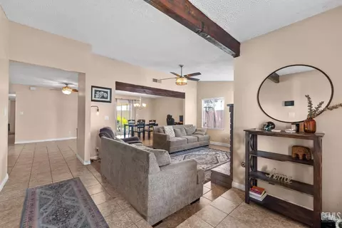 Entry Way - 2601 Eissler Ct, Bakersfield, CA 93306 photo 3 of 5
