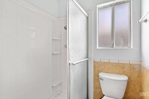 Bath - 2601 Eissler Ct, Bakersfield, CA 93306 photo 2 of 3