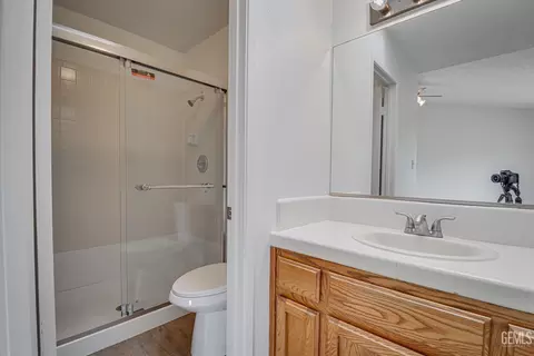 Bath - 4505 Gorbett Ln, Bakersfield, CA 93311 photo 2 of 2