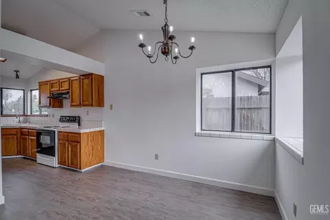 Dining - 4505 Gorbett Ln, Bakersfield, CA 93311 photo 1 of 1