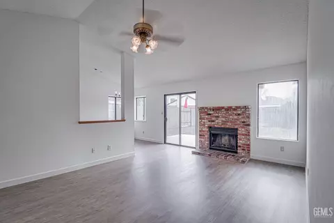 Living - 4505 Gorbett Ln, Bakersfield, CA 93311 photo 2 of 4