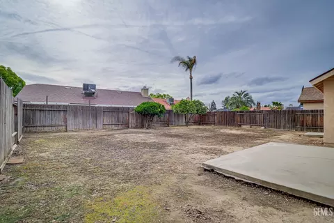 Exterior - 4505 Gorbett Ln, Bakersfield, CA 93311 photo 4 of 6