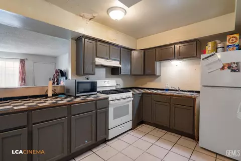 7901 Jay St, Lamont, CA 93241 photo 2