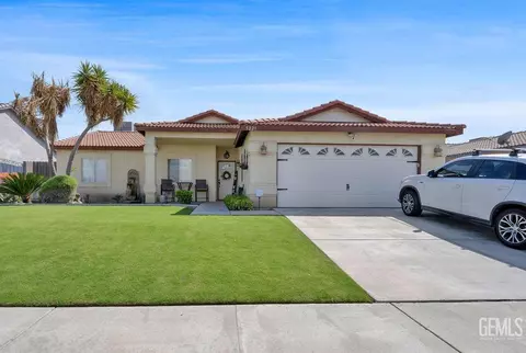 5221 Milagro Dr, Bakersfield, CA 93307