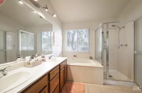 Bath - 820 Timberleaf Dr, Bakersfield, CA 93312 photo 2 of 2