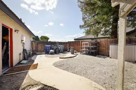 Exterior - 820 Timberleaf Dr, Bakersfield, CA 93312 photo 2 of 5