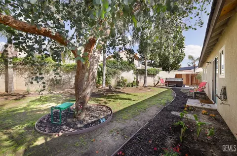 Exterior - 820 Timberleaf Dr, Bakersfield, CA 93312 photo 4 of 5