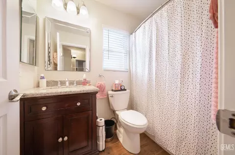 Bath - 820 Timberleaf Dr, Bakersfield, CA 93312 photo 1 of 2