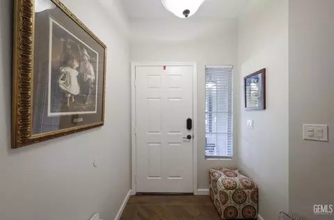 Entry Way - 820 Timberleaf Dr, Bakersfield, CA 93312 photo 2 of 5