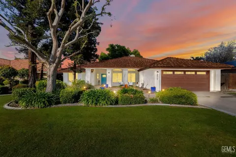 2017 Blue Oak Dr, Bakersfield, CA 93311
