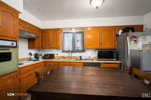 10708 Waco Ave, Lamont, CA 93241 photo 9