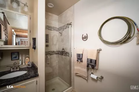 Bath - 24100 Rand Ct, Tehachapi, CA 93561 photo 2 of 2