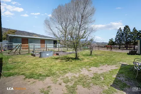 Exterior - 24100 Rand Ct, Tehachapi, CA 93561 photo 20 of 27