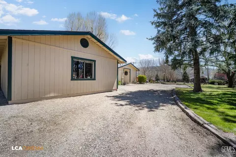 Exterior - 24100 Rand Ct, Tehachapi, CA 93561 photo 9 of 27
