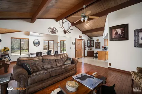 Living - 24100 Rand Ct, Tehachapi, CA 93561 photo 2 of 4