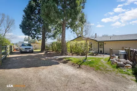 Exterior - 24100 Rand Ct, Tehachapi, CA 93561 photo 25 of 27