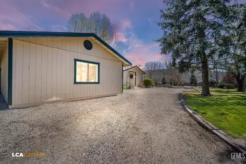 Exterior - 24100 Rand Ct, Tehachapi, CA 93561 photo 5 of 27