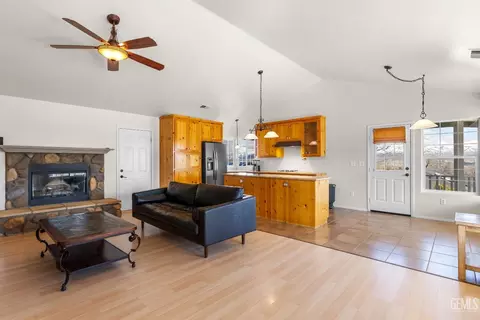 21319 Stage Dr, Tehachapi, CA 93561 photo 6
