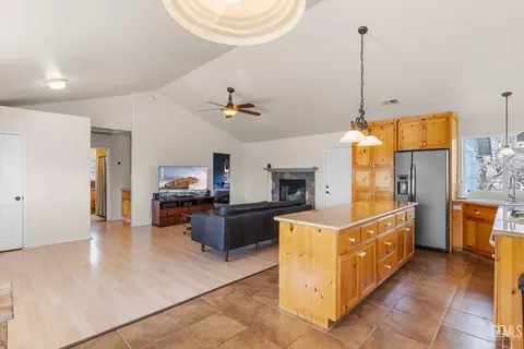 21319 Stage Dr, Tehachapi, CA 93561 photo 8