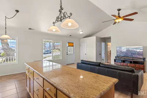 21319 Stage Dr, Tehachapi, CA 93561 photo 17