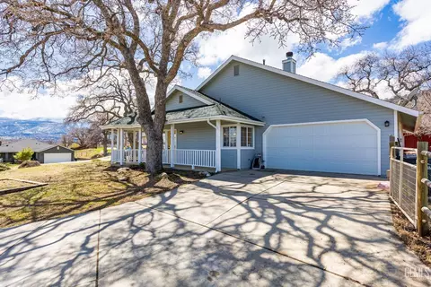 21319 Stage Dr, Tehachapi, CA 93561 photo 3