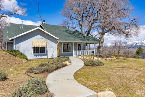 21319 Stage Dr, Tehachapi, CA 93561 photo 2