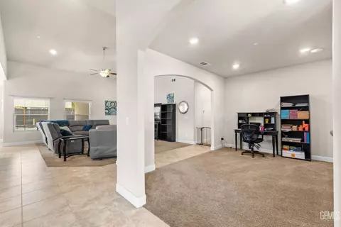 Entry Way - 3813 Timber Shade Way, Shafter, CA 93263 photo 2 of 12