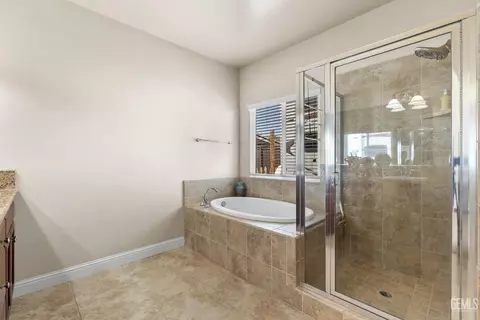 Bath - 3813 Timber Shade Way, Shafter, CA 93263 photo 1 of 3