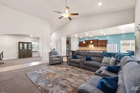 Entry Way - 3813 Timber Shade Way, Shafter, CA 93263 photo 6 of 12