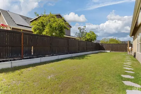 Exterior - 3813 Timber Shade Way, Shafter, CA 93263 photo 8 of 12