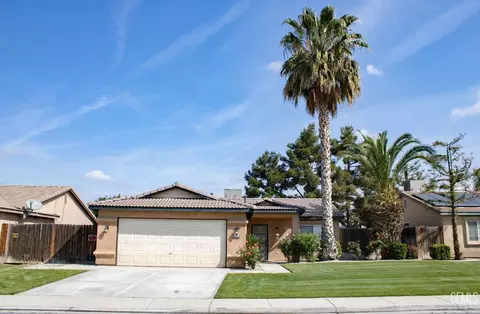 5400 Trabuco Canyon Dr, Bakersfield, CA 93307